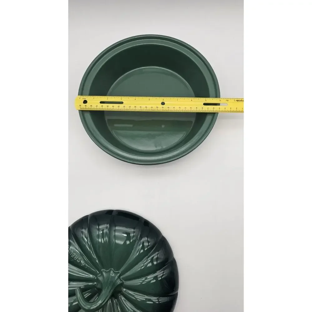 LE CREUSET Pumpkin Pie Dish W/Lid In Artichaut